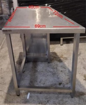 Τραπέζι Ανοξείδωτο Με Φάλτσο 69/40x64/72x87Cm Μεταχειρισμένο 